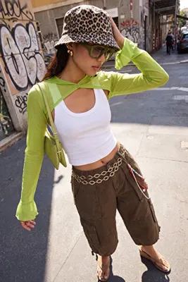 TRENDYOLMİLLA Yeşil Düz Regular Kapüşonlu Standart Kol Ekstra Crop Tül Örme Bluz TWOSS26BZ01077