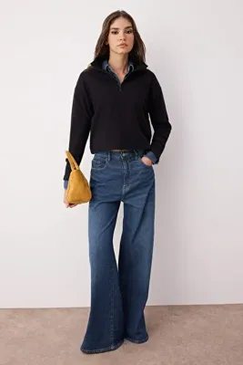 TRENDYOLMİLLA Siyah Selanik/Triko Görünümlü Fermuarlı Yaka Regular/Normal Kalıp Örme Sweatshirt TWOAW22SW0732