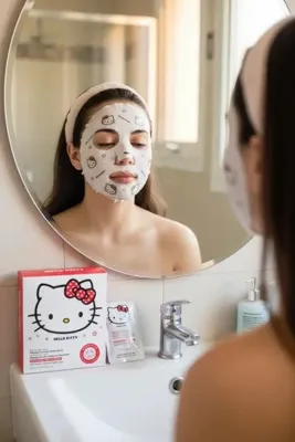 SANRIO Hello Kitty Lisanslı Glow for Show Nemlendirici Desenli Yüz Maskesi – Işıltılı Bakım
