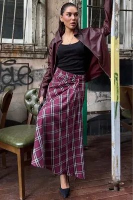 Madmext Bordo Ekose Desenli Yırtmaç Detaylı Kruvaze Midi Kadın Etek MG2690