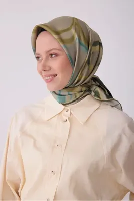 Belli Nostalji Serisi Twill İpek Desenli Eşarp 4301D Batik Desen 80-Açık Vizon-Yeşil