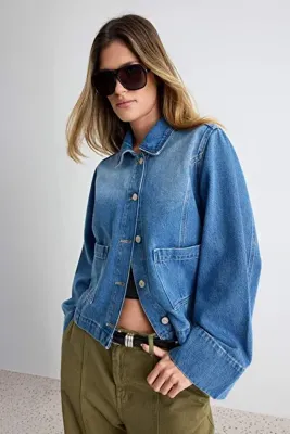 TRENDYOLMİLLA Mavi Gömlek Yaka Geniş Kollu Regular Denim Ceket TWOAW27CE00007