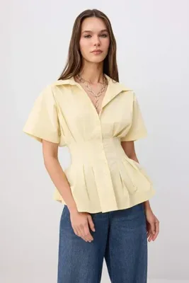 TRENDYOLMİLLA Sarı Pile Detaylı Bele Oturan Lycralı Poplin Pamuklu Gömlek TWOSS26GO00158