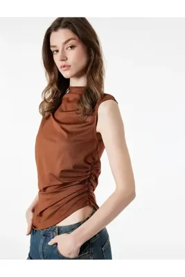 Koton Slim Fit Asimetrik Kesim Drapeli Dik Yaka Bluz