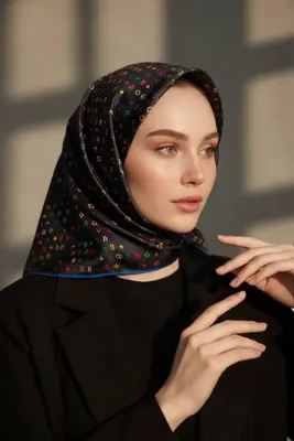 Vissona %100 Twill İpek Çıtır Motif Desenli Siyah - Saks Renkli 90x90 Eşarp Dikim Şekli : El Dikişi