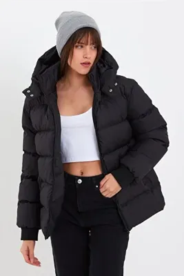 Genel Markalar Kadın Siyah Su Ve Rüzgar Geçirmez Oversize Kapüşonlu Kışlık Şişme Mont & Kaban & Parka - 137