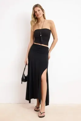 TRENDYOLMİLLA Siyah Bel Detaylı Yırtmaçlı Esnek Örme Maxi Etek TWOSS25ET00068