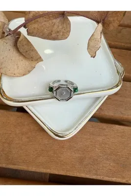 STAİNLES Ürün İsmi: Ayarlanabilir Çokgen Pembe ve Zümrüt Yeşil Taşlı Gold Yüzük