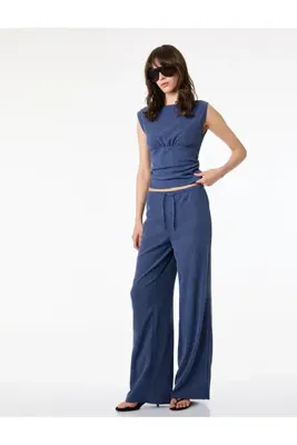 Koton Büzgülü Kayık Yaka Slim Fit Bürümcük Kolsuz Bluz