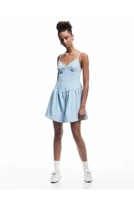 Koton Volanlı V Yaka Çapraz İp Askılı Mini Denim Elbise