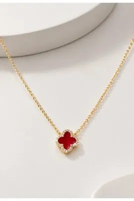 AYRA ACCESSORY Kırmızı Yonca Motifli Taş Detaylı Gold Renk Çelik Kolye