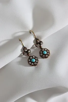 Süspüs Accessories TAŞ DETAYLI SALLANTILI KADIN OTANTİK KÜPE