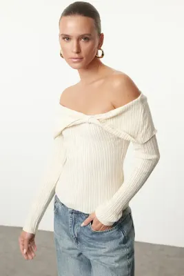 TRENDYOLMİLLA Ekru*001 Carmen Yaka Renk Bloklu Fitted/Vücudu Saran Triko Kazak TWOAW25KZ00170