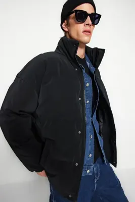 TRENDYOL MAN Siyah Oversize Fit Dik Yaka Kışlık Şişme Mont TMNAW24MO00012