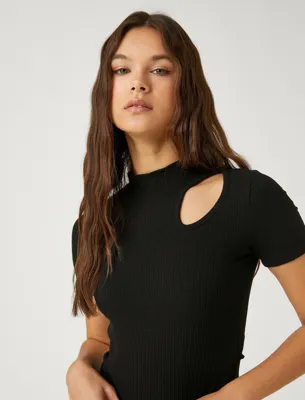 Koton Crop Tişört Pencere Detaylı Dik Yaka Kısa Kollu