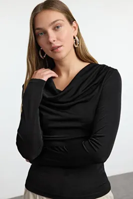 TRENDYOLMİLLA Siyah Degaje Yaka Vücuda Oturan Esnek Uzun Kol Buzzy Örme Bluz TWOAW25BZ00252