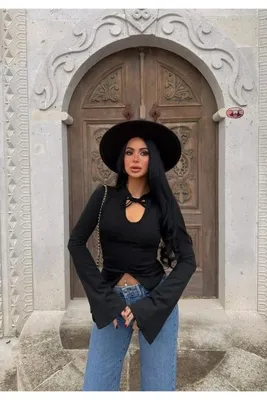kırmızı butiks Siyah Yaka Bağcıklı Volanlı Crop