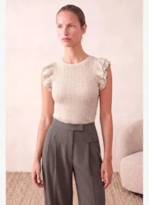 WestMark London Kadın Ekru Jakarlı Örme Regular Fit Bisiklet Yaka Fırfır Kısa Kollu Bluz TELMA