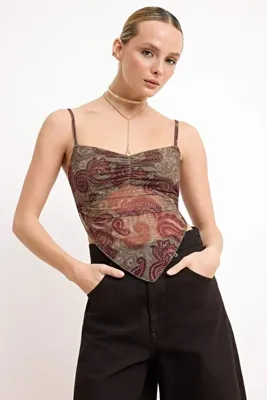 TRENDYOLMİLLA Haki Baskılı Crop Asimetrik Etek Uçlu Tül Örme Bluz TWOSS23BZ00566