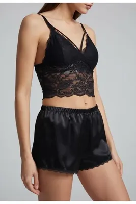 Bluewhs Kadın Siyah Saten Şortlu Pijama Takımı Dantelli Bralet Büstiyer ve Şort 2’li Gecelik İç Giyim Takımı