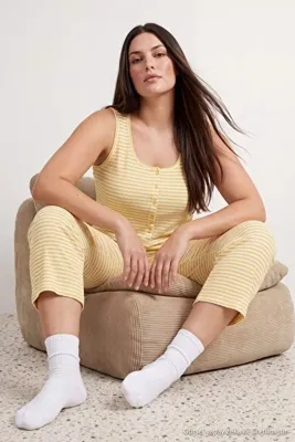 Trendyol Curve Sarı Çizgili Askılı Beli Lastikli Örme Büyük Beden Pijama Takımı TBBAW27AI00042