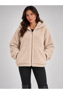 Maison Rae Kadın Bej, Oversize Kapüşonlu Pelüş Mont – Fermuarlı, Cepli, Yumuşak Dokulu Teddy Kürk Görünümlü Kışlık Mont