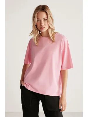 Grimelange Jemmy Kadın %100 Organik Pamuk Relaxed Fit Yırtmaçlı Yuvarlak Yakalı AÇIK PEMBE T-Shirt