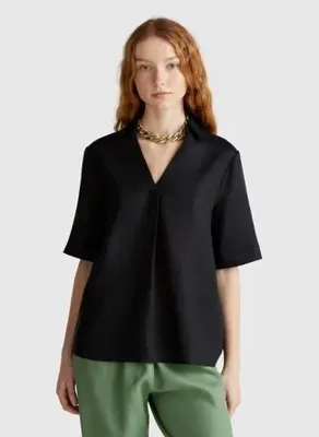 United Colors Of Benetton Kadın Siyah %100 Keten Relax Fit V Gömlek Yakalı Kısa Kollu Bluz