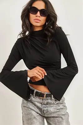 Olalook Kadın Siyah Drape Detaylı İspanyol Kol Crop Bluz BLZ-19002775