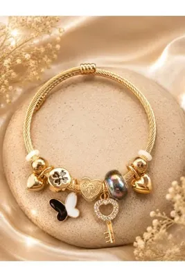 Genel Markalar Gold Renk Kararmaz Taşlı Anahtar Ve Kelebek Figürlü 316L Çelik Charm Bileklik - Kalp Detaylı Kadın Hediyelik Bileklik