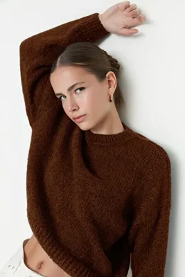 TRENDYOLMİLLA Kahverengi Geniş Kalıp Yumuşak Dokulu Basic Triko Kazak TWOAW23KZ00185