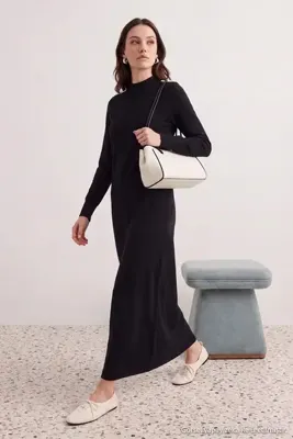 Trendyol Modest Siyah Kuşaklı Astarsız Düz Triko Tek Plaka Tesettür Elbise TCTAW26EB00005
