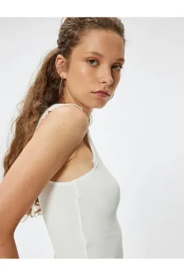 Koton Kolsuz Tişört Bisiklet Yaka Fırfır Detaylı Slim Fit
