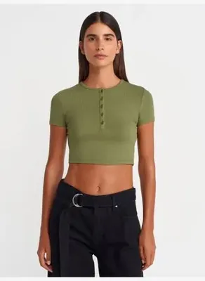 Dilvin 31647 Düğme Detaylı Crop Top