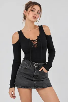 Drop by TrendyolMilla Omuz Açık Bağcıklı Kaşkorse Bluz