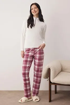 TRENDYOLMİLLA Beyaz-Bordo Fermuarlı Yumuşak Waffle Örme Pijama Takımı THMAW26PT00186