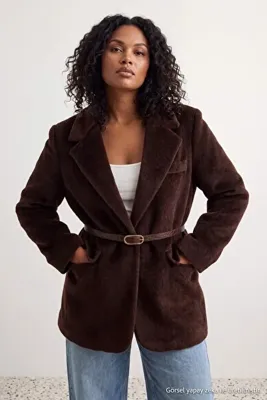 Trendyol Curve Kahverengi Kemerli Tüylü Kaşe Regular/Normal Kalıp Blazer Blazer Ceket TBBAW27AG00020