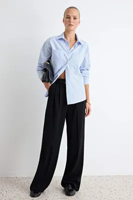 TRENDYOLMİLLA Mavi Çizgili Cep Detaylı Oversize/Geniş Kalıp Dokuma Gömlek TWOAW23GO00359