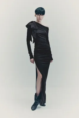 H&M Fiyonk Detaylı Bedene Oturan Elbise