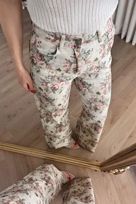 Sue Store Krem Pembe Çiçekli Desenli Jean