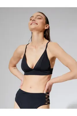 Koton Üçgen Bikini Üstü Kaplı Çapraz Askı Detaylı