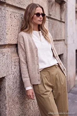 TRENDYOLMİLLA Wardrobe Essentials Bej Yumuşak Dokulu V Yaka Oversize Triko Hırka TWOAW27HI00100