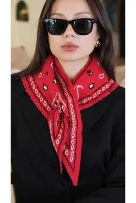 YENGEÇ Üçgen İçten Geçmeli Kırmızı Şal
