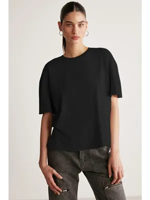 Grimelange Jemmy Kadın %100 Organik Pamuk Relaxed Fit Yırtmaçlı Yuvarlak Yakalı SİYAH T-Shirt