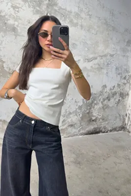 TRENDYOLMİLLA Taş Kare Yaka Fitted/Vücuda Oturan Örme Bluz TWOSS25BZ00378 Örme Bluz TWOSS25BZ00378