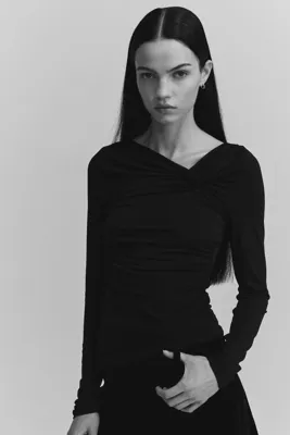H&M Burgu Detaylı Üst