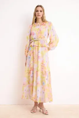 Trendyol Modest Pudra Kemerli Sulu Boya Çiçekli Şifon Dokuma Takım Görünümlü Tesettür Elbise TCTSS26EB00048