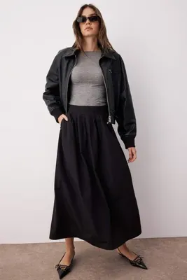 Trendyol Modest Siyah Astarsız Belde Pile Detaylı Dokuma Etek TCTAW26EE00002