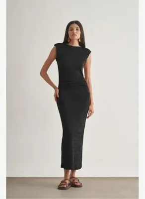 Mizalle Yan büzgü Detaylı Vatkalı Uzun Kolsuz Siyah Bodycon Elbise