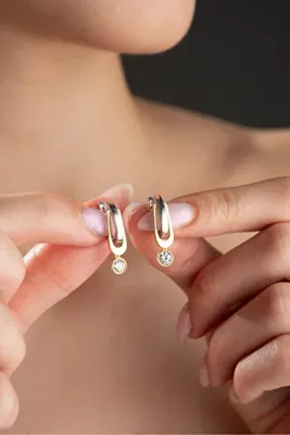 Nereze 925 Ayar Gümüş Rodyum Kaplama Sallantılı J Model Tektaş Tasarım Küpe